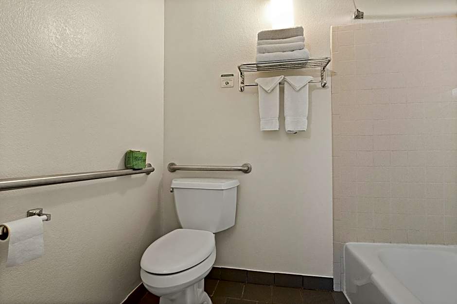 Rodeway Inn McPherson East