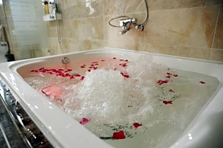 Deluxe Family Suite