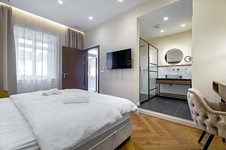 Standard Queen Room