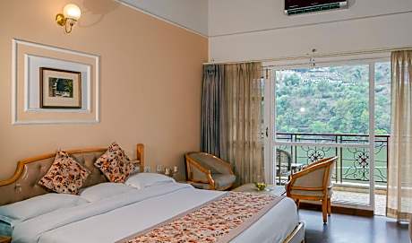 Lake Facing AC Super Deluxe Room