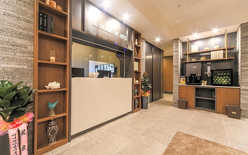 Gupo Brown-Dot Hotel