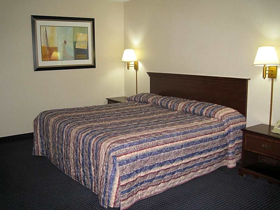 Photo 1 of 13 of Standard 1 King Bed, Nonsmoking