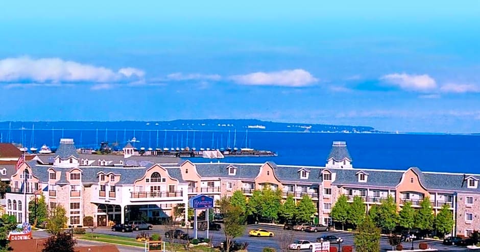 Hamilton Inn Select Beachfront Mackinaw City
