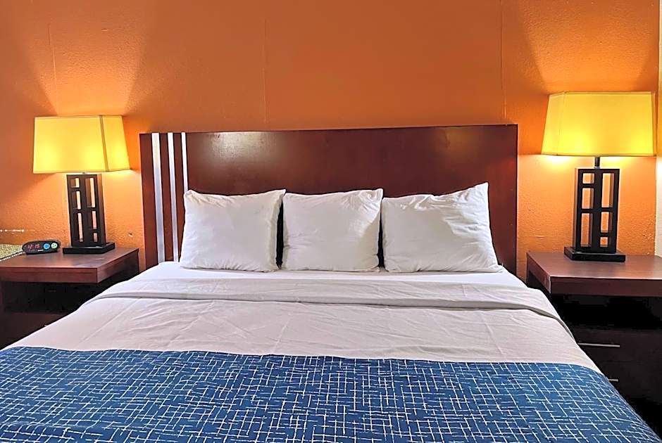 Travelodge by Wyndham Seymour