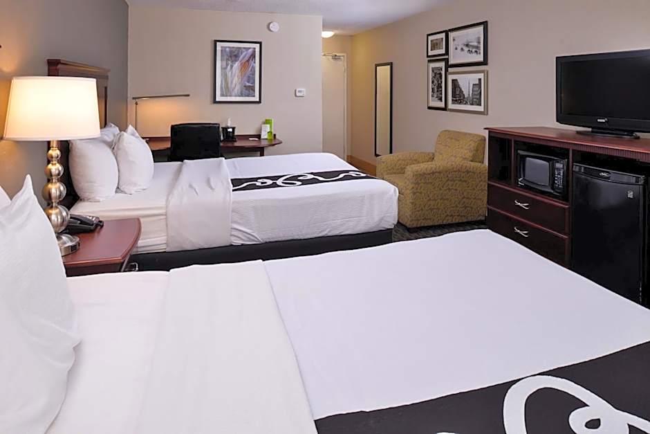 La Quinta Inn & Suites by Wyndham Indianapolis South