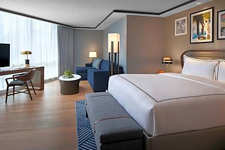 Large Guest room with King Bed