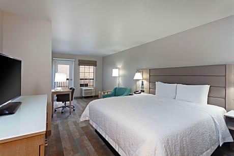King Room with King Bed - Non-Smoking