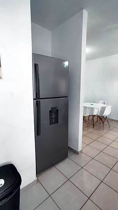 Hogar tranquilo, cerca de marina y plaza comercial
