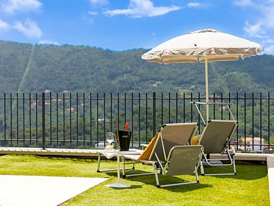 Serenity with swimming pool and parking in Alassio