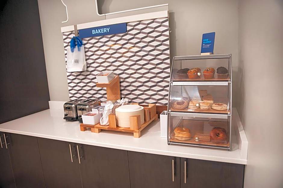 Holiday Inn Express Hotel & Suites Norfolk By IHG