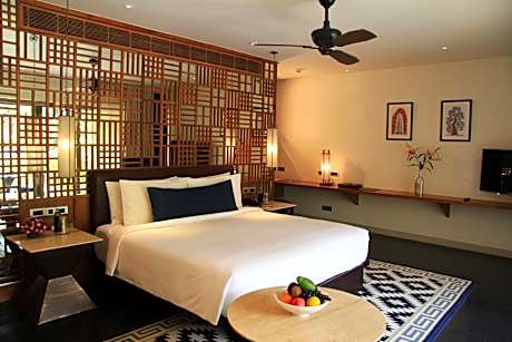 Diwa Club Room with Balcony and Pool View - Complimentary Gonsua beach shuttle service
