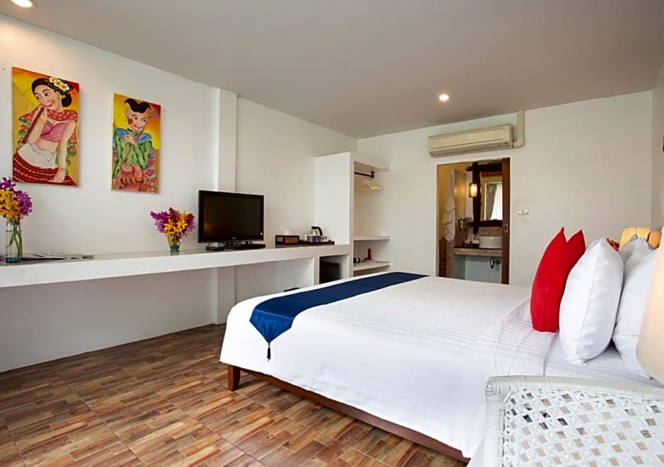 Photo 1 of 13 of Tamarind Studio King Bed