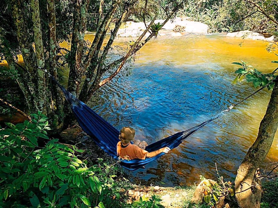 Suíte com cachoeira no quintal