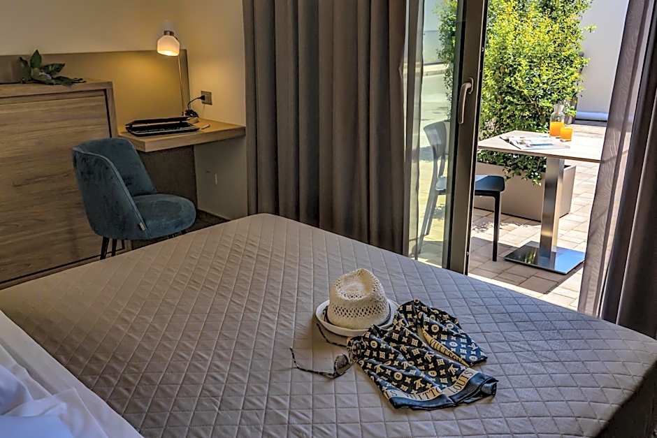 10 Catalani Rooms