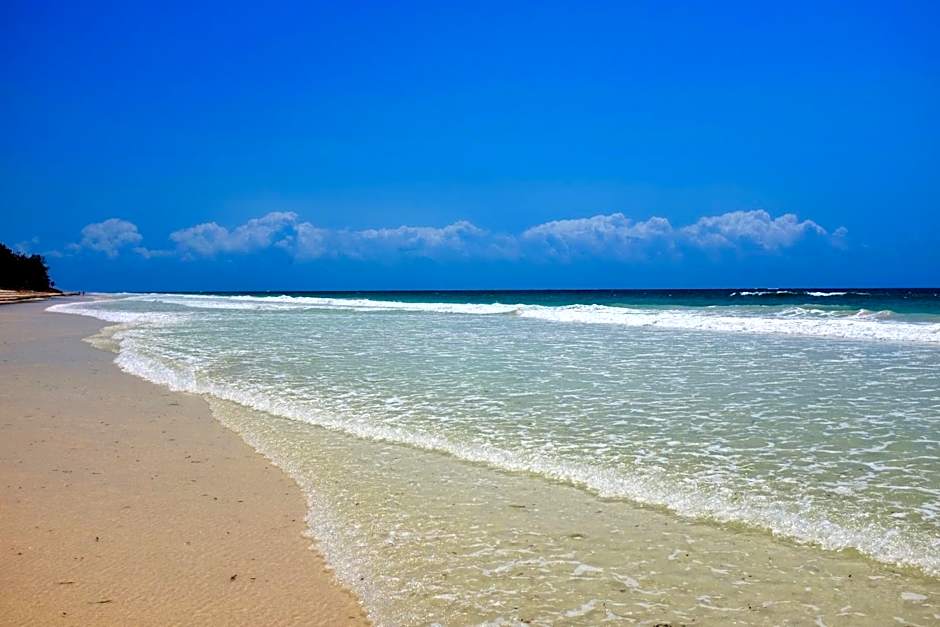 Salty's Kitesurf Village