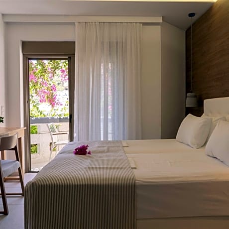 TRIPLE SUPERIOR SEA VIEW