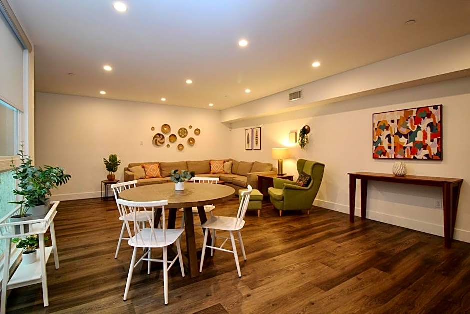 Los Angeles Premium Suites with Free Parking