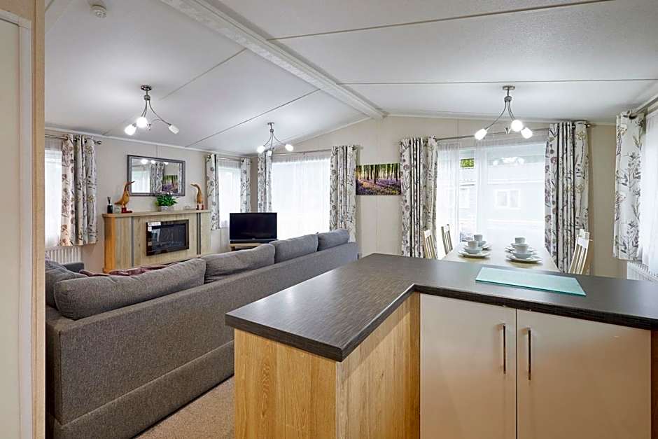 Bluebell Lodge with Hot Tub