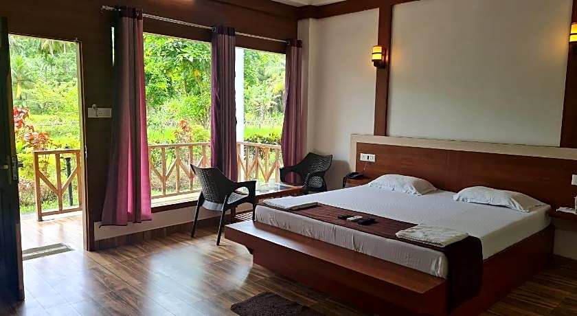 Hotel Exotica Squares