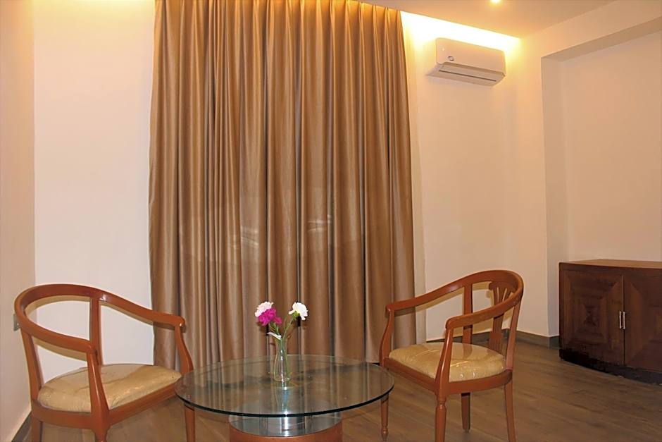 New MerryLand Hotel