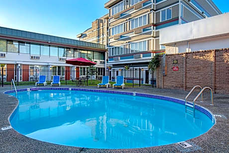 Days Inn by Wyndham Victoria Airport Sidney