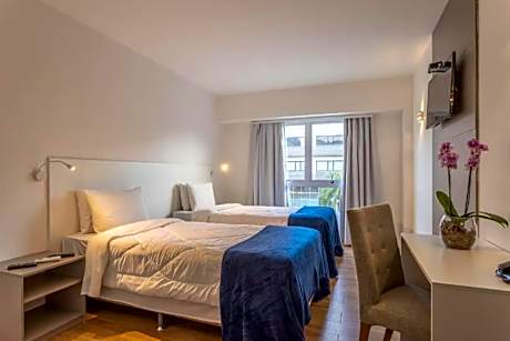 SINGLE STANDARD 2 TWIN BEDS