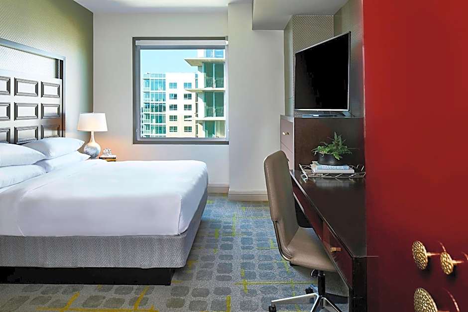 Renaissance by Marriott Atlanta Midtown Hotel