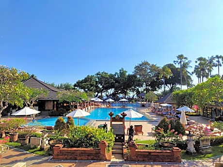 Private Apartment inside Beach Resort Jayakarta