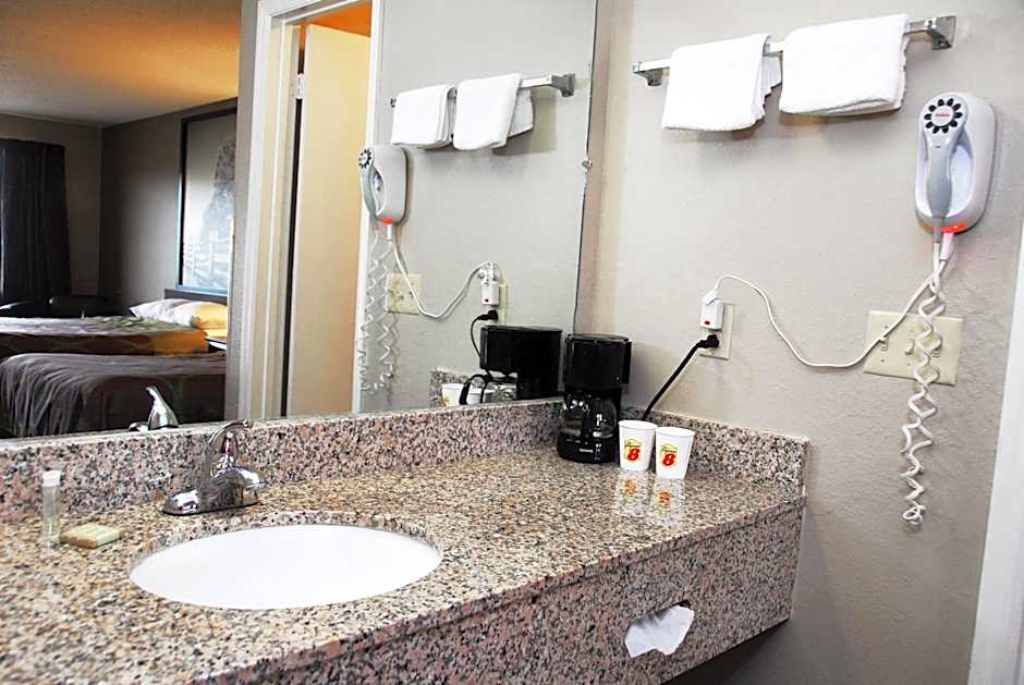 Super 8 by Wyndham Chattanooga Ooltewah