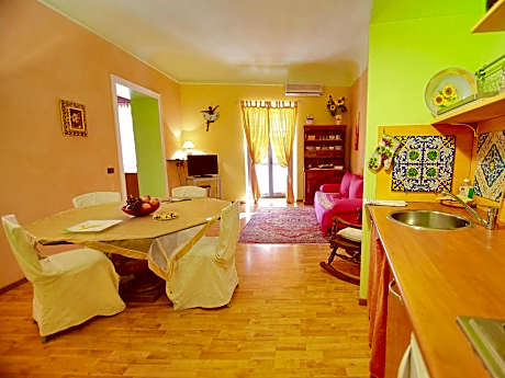 Deluxe One-Bedroom Apartment