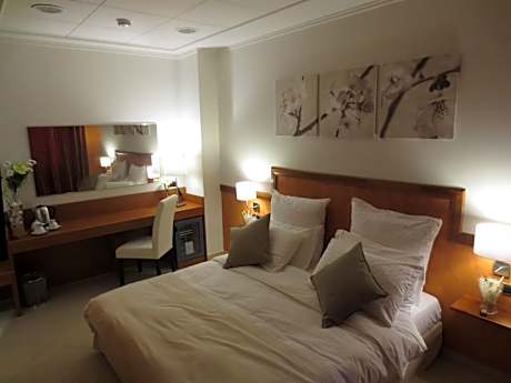 King Suite with Whirlpool