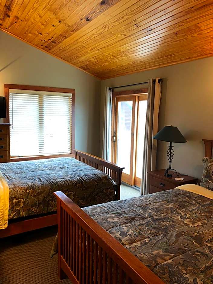 Photo 1 of 4 of 1 Queen Bed, Garden View