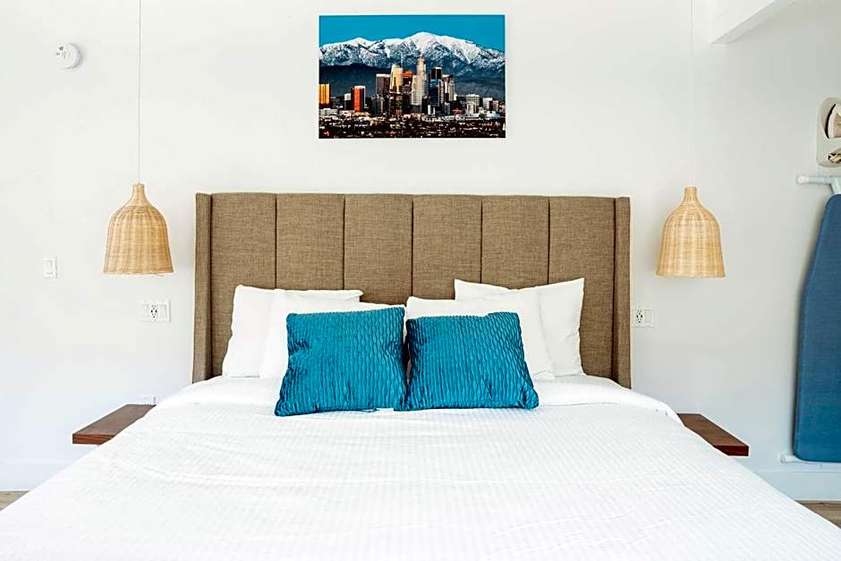 The Belmont Shore Inn