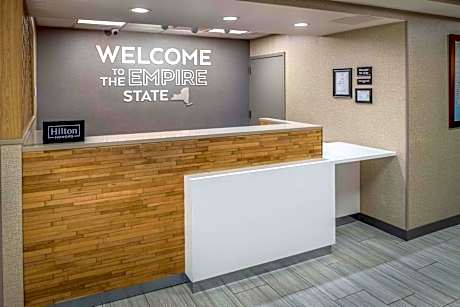 Hampton Inn By Hilton Long Island/Commack