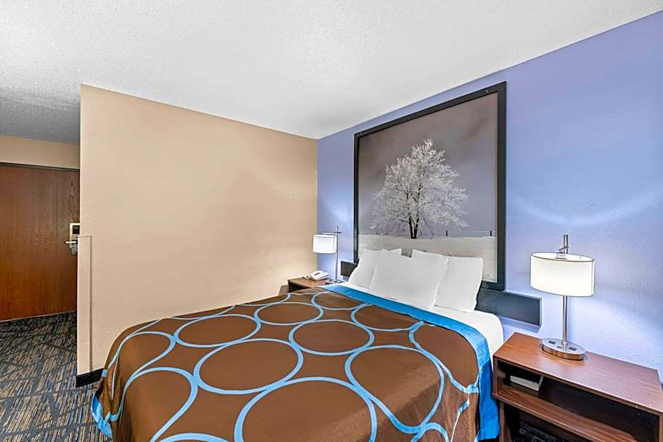 Super 8 by Wyndham Council Bluffs IA Omaha NE Area