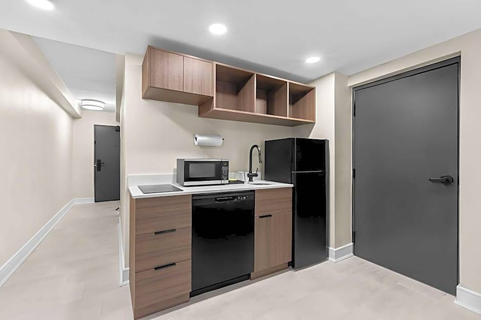 Latitude Suites Tinton Falls Eatontown/BW Premier Collection