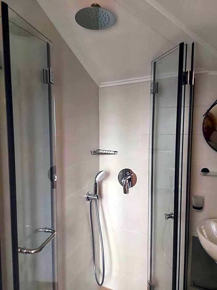 Family Hotel Saint Nikola and Free parking