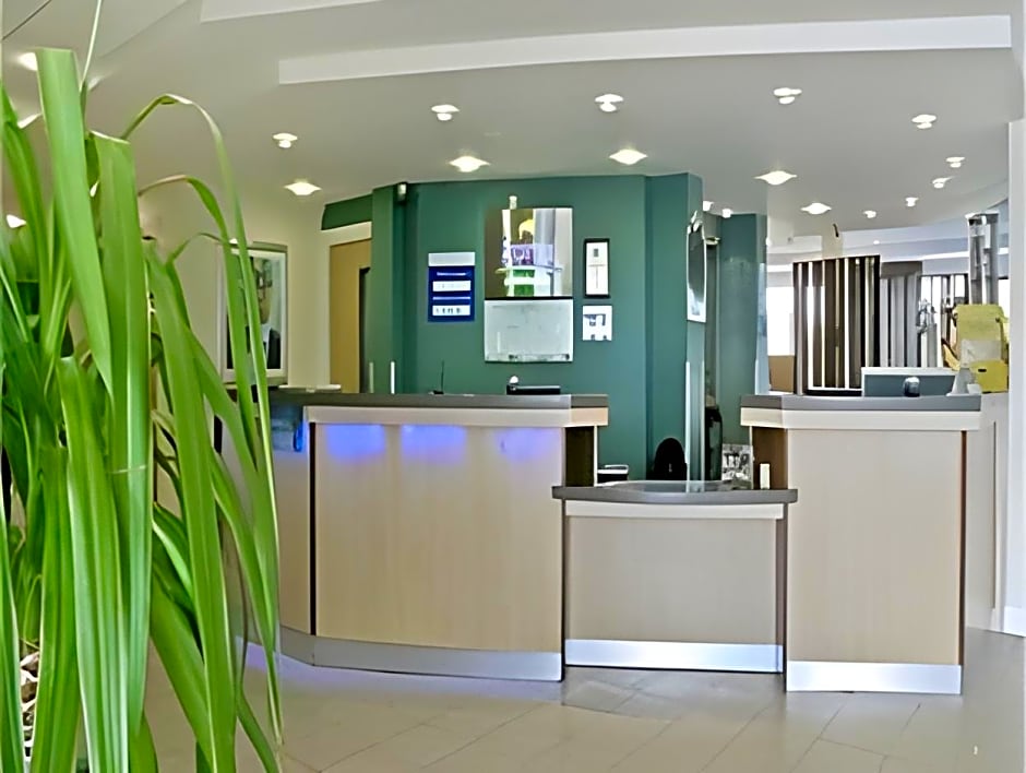 Holiday Inn Express Cardiff Airport By IHG
