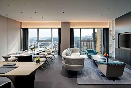 Riverside Suite