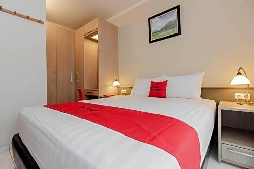 RedDoorz Syariah Plus @ Jatibening