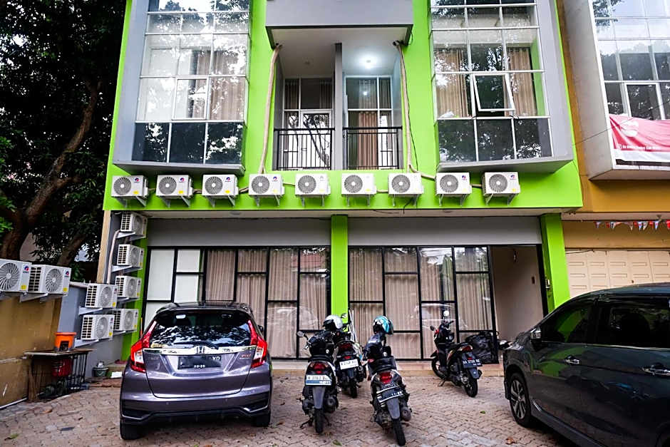 Urbanview Hotel AVA Semarang near Akademi Kepolisian Semarang by RedDoorz