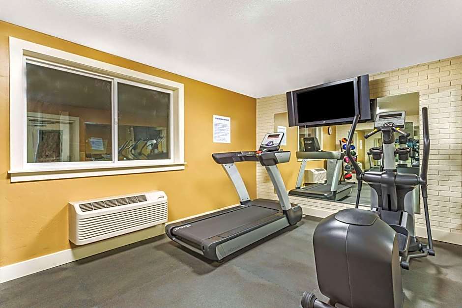 Days Inn & Suites by Wyndham Logan