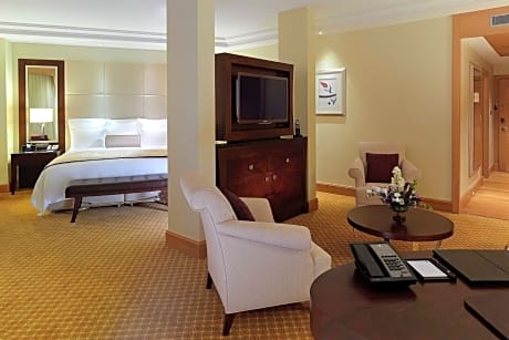 Junior Suite with Executive Lounge Access