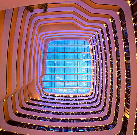 Twin Guest Room With Atrium View