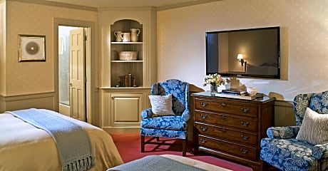 Classic Room with 2 Queen beds