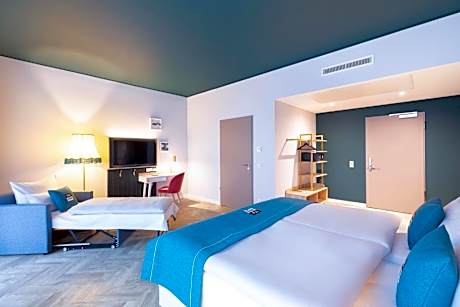 Premium Queen room with single sofa bed