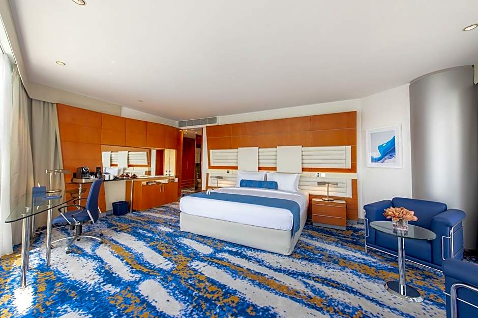 Golden Sands Hotel Creek