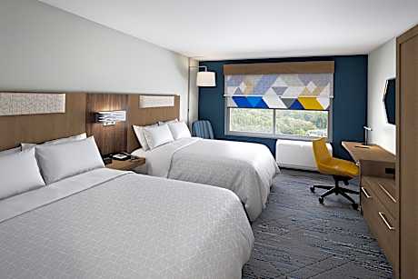 Standard Queen Room with Two Queen Beds and Mobility Accessible Tub