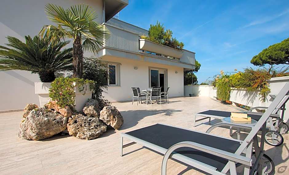 Verdeluna ApartHotel