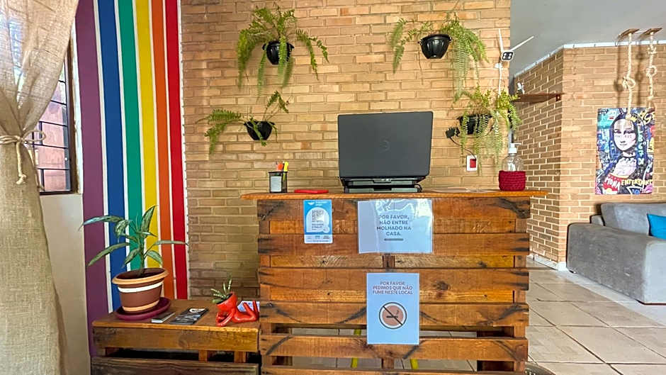 Pousada São Jorge 1 MIN A PÉ DA PRAIA Casa de família, simples e aconchegante, Na Av principal da praia café disponível até 12hs cozinha completa e churrasqueira disponível para uso ar cond das 20hs as 8 30